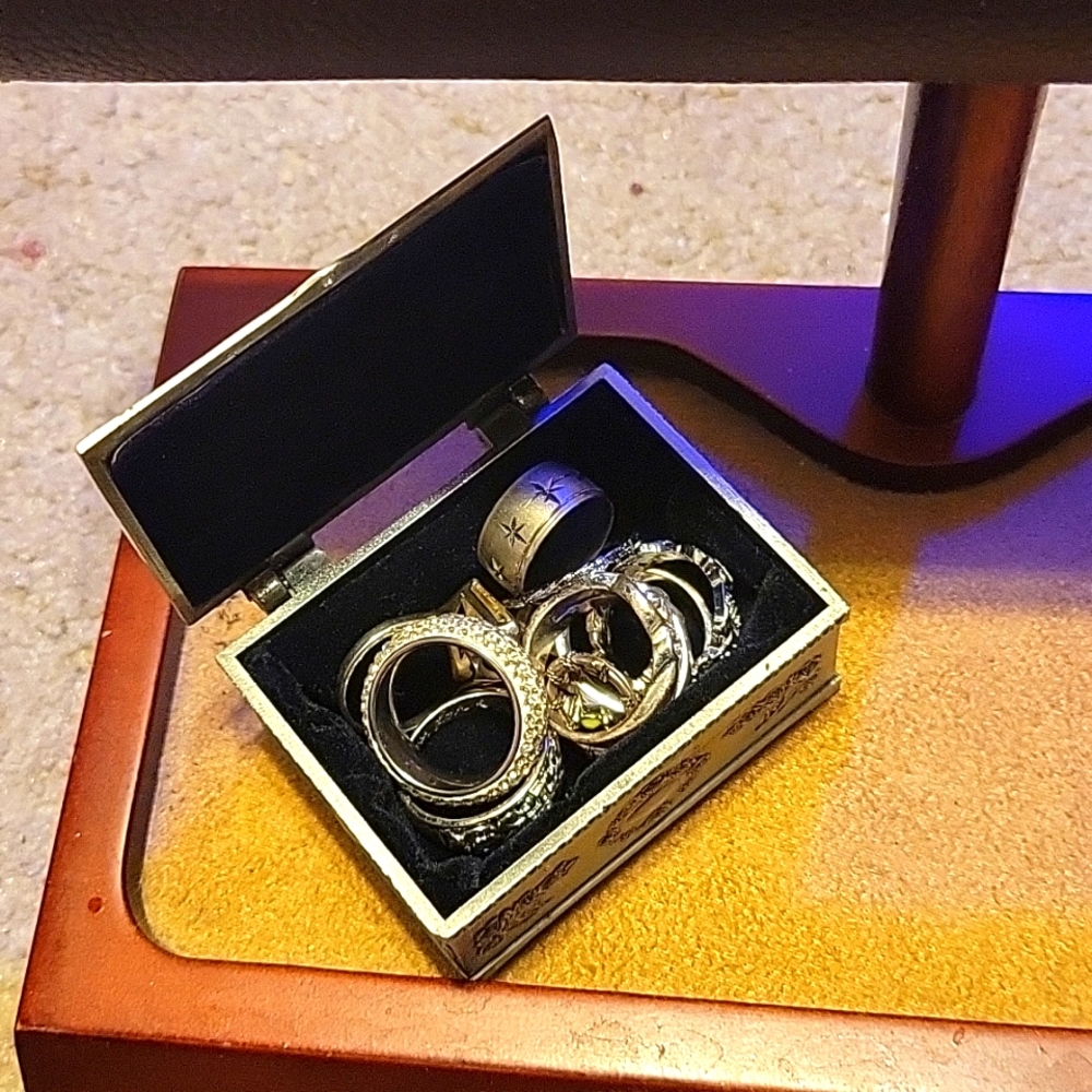 Silver rings and silver trinket box